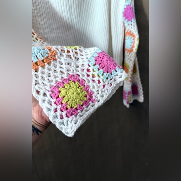 NWOT Pink Lily Off “Wanna Be With You” Cream Cropped Crochet Sleeves Sweater - Picture 6 of 11